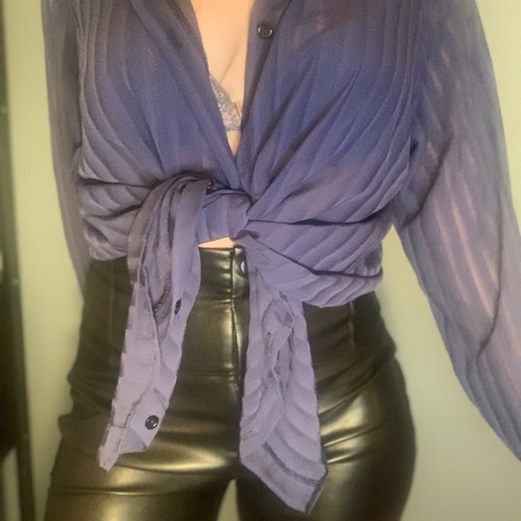 Pretty little thing blouse - Picture 3 of 4